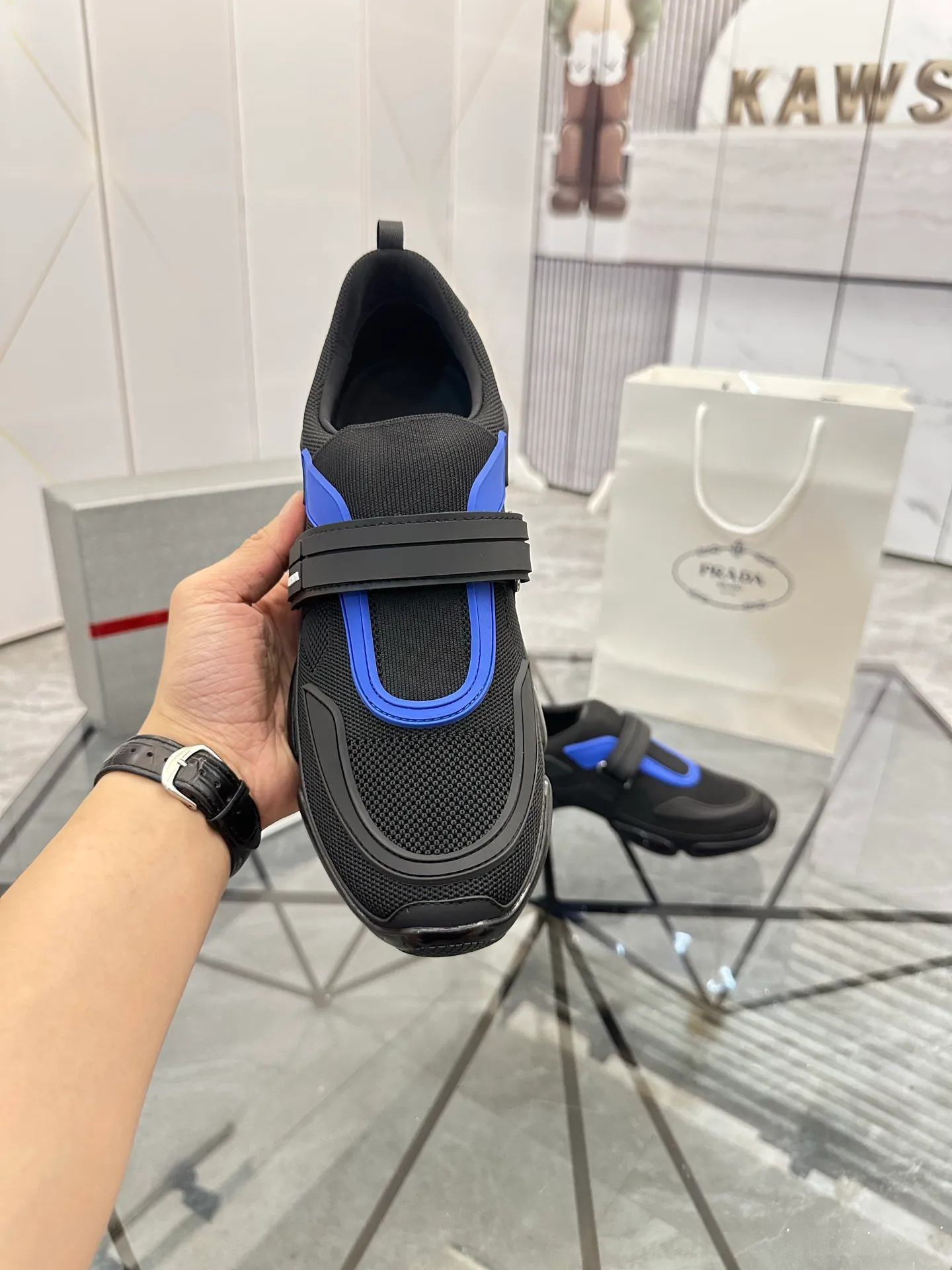 Men's shoes for sale 💰: 💰P500¥ High-end top quality Product trademark: Prada *"Prada*" low-top casual shoes Regular size: 38-45 (can be customized to 46) One size larger Product materials: imported breathable fly weave upper, professional glue-making process, breathable lining, cowhide foot pads, original outsole. No.: 001